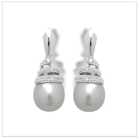 Fresh Bella a Freshwater Cultured Pearl Earring
