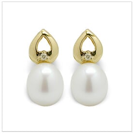 Twinkle a Japanese Akoya Cultured Pearl Earring