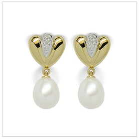 Fanny a Japanese Akoya Cultured Pearl Earring