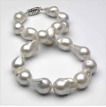 16mm x 22mm White Freshwater Baroque Pearl Necklace Choker