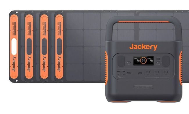 Jackery Solar Generator 2000 Pro - 4x SolarSaga 200 Solar Panels