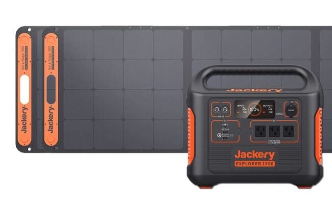 Jackery 1500 Solar Generator - 2x SolarSaga 200 Solar Panels