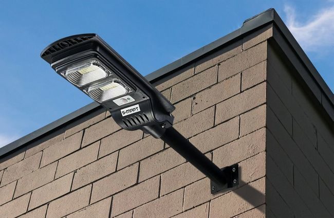 Classy Caps Solar Security Street Light