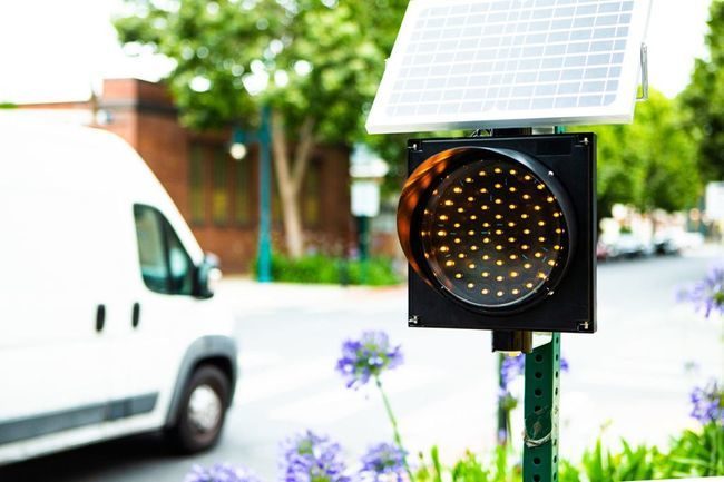 Solar Flashing Amber Traffic Beacon Light - 12 Hour Operation