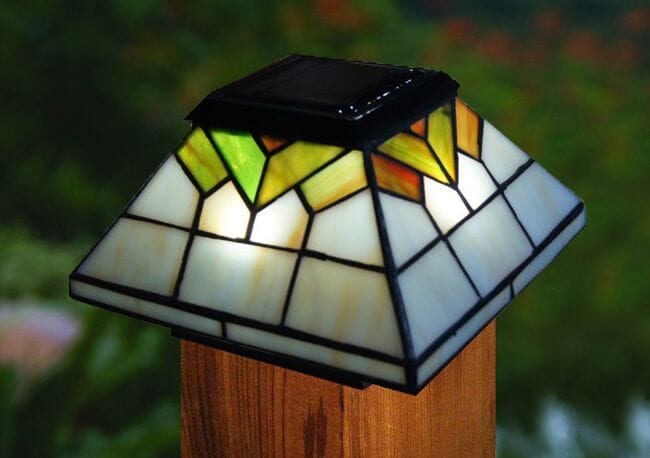 Classy Caps Wellington Solar Post Cap Light Tiffany Style