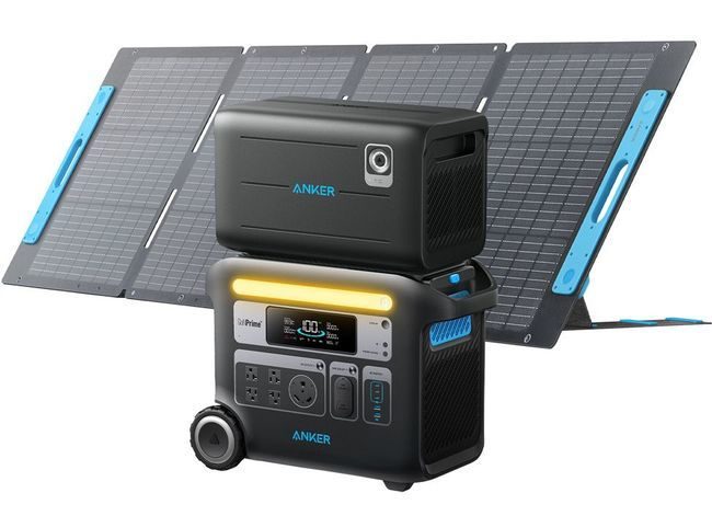 Anker SOLIX F2000 with Expansion Battery Kit and 200 Watt Solar Panel