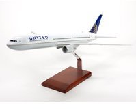 United Airlines B-767-400 Model