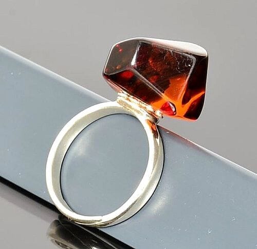 Cherry Amber Silver Ring Made of Faceted Natural Shape Amber